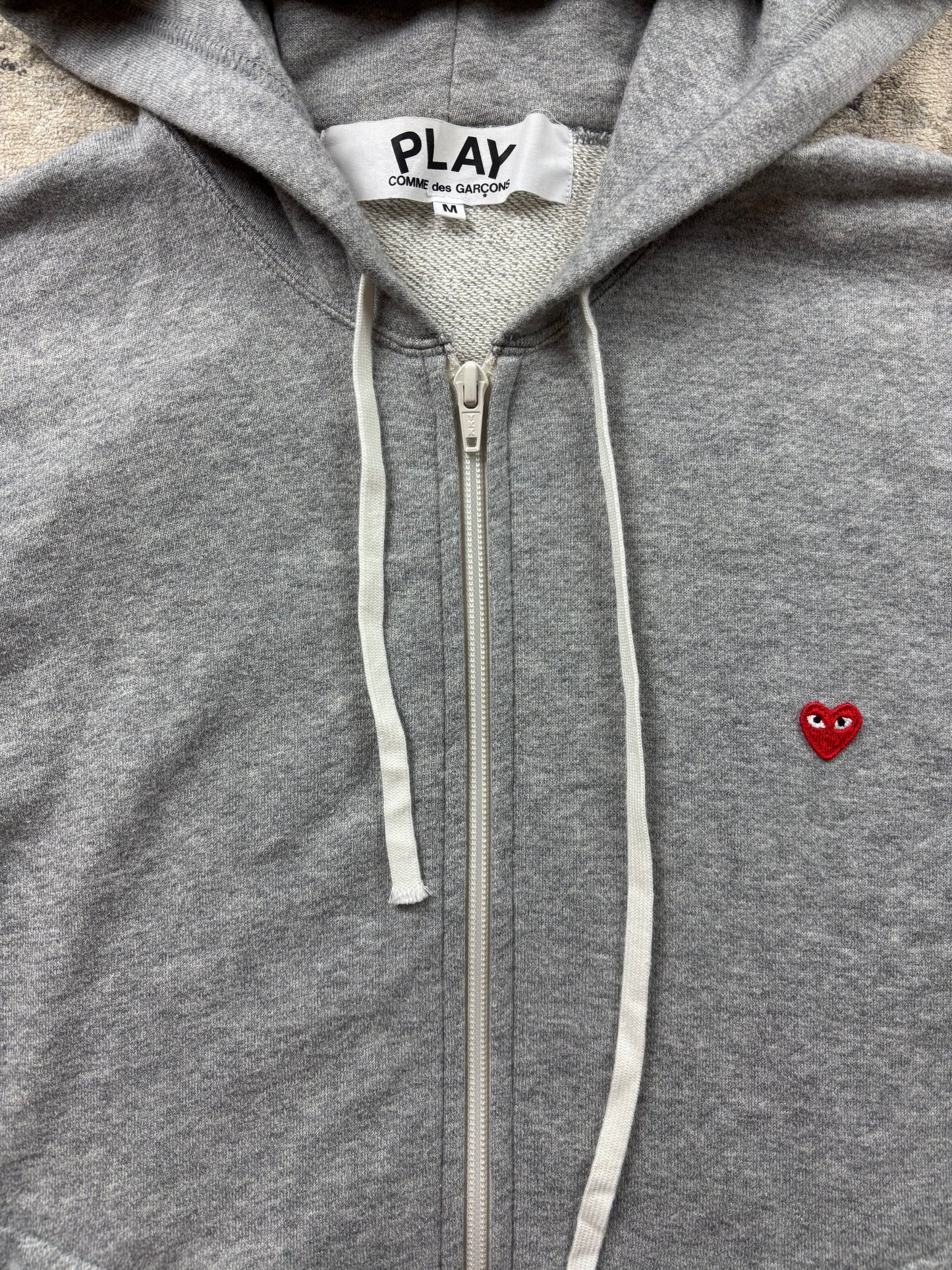 CDG PLAY GREY ZIP UP HOODIE (M)