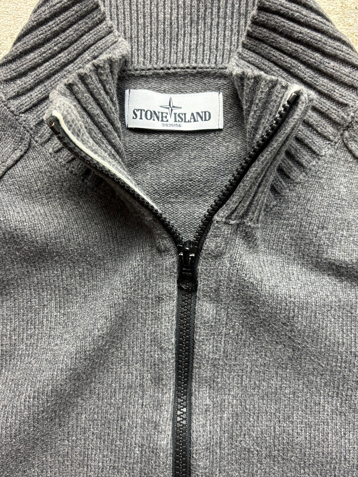 STONE ISLAND GREY ZIP UP KNIT (L)