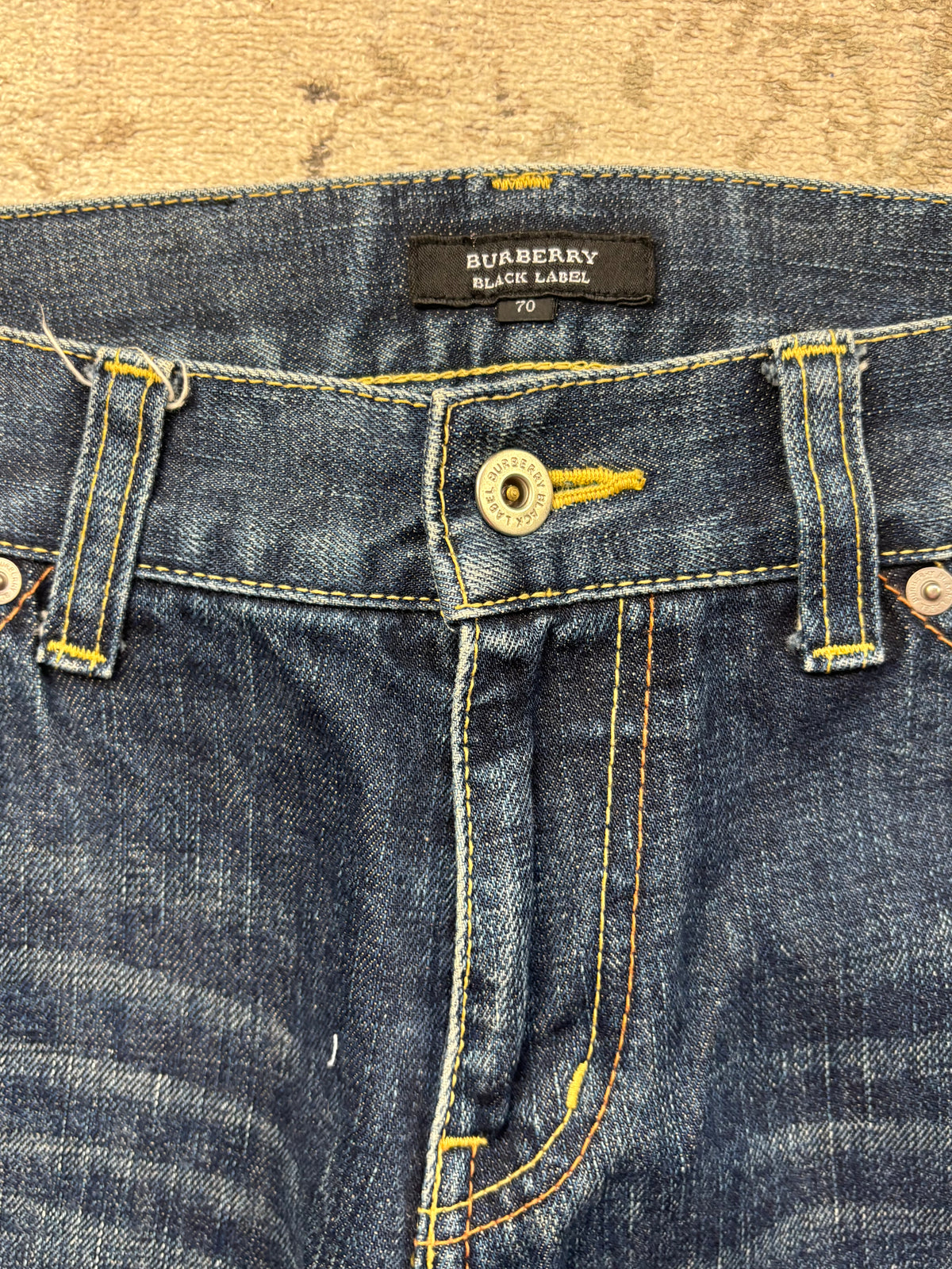 BURBERRY JEANS W30 L32