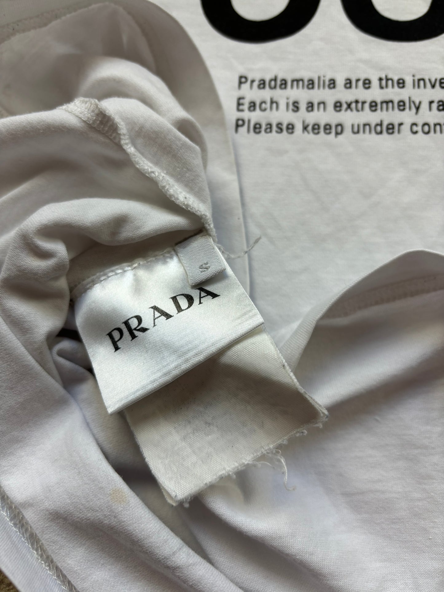 PRADA T-SHIRT (M)