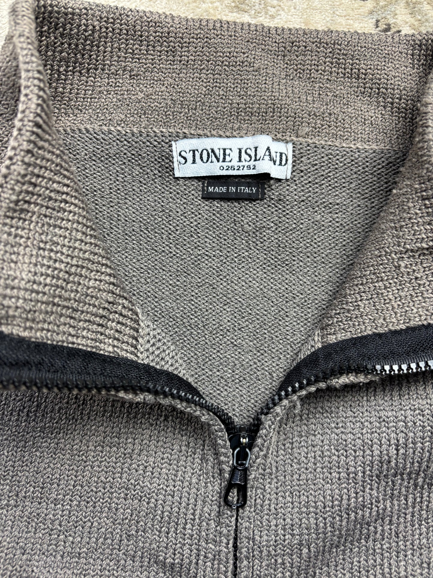 STONE ISLAND BROWN ZIP UP KNIT (L)