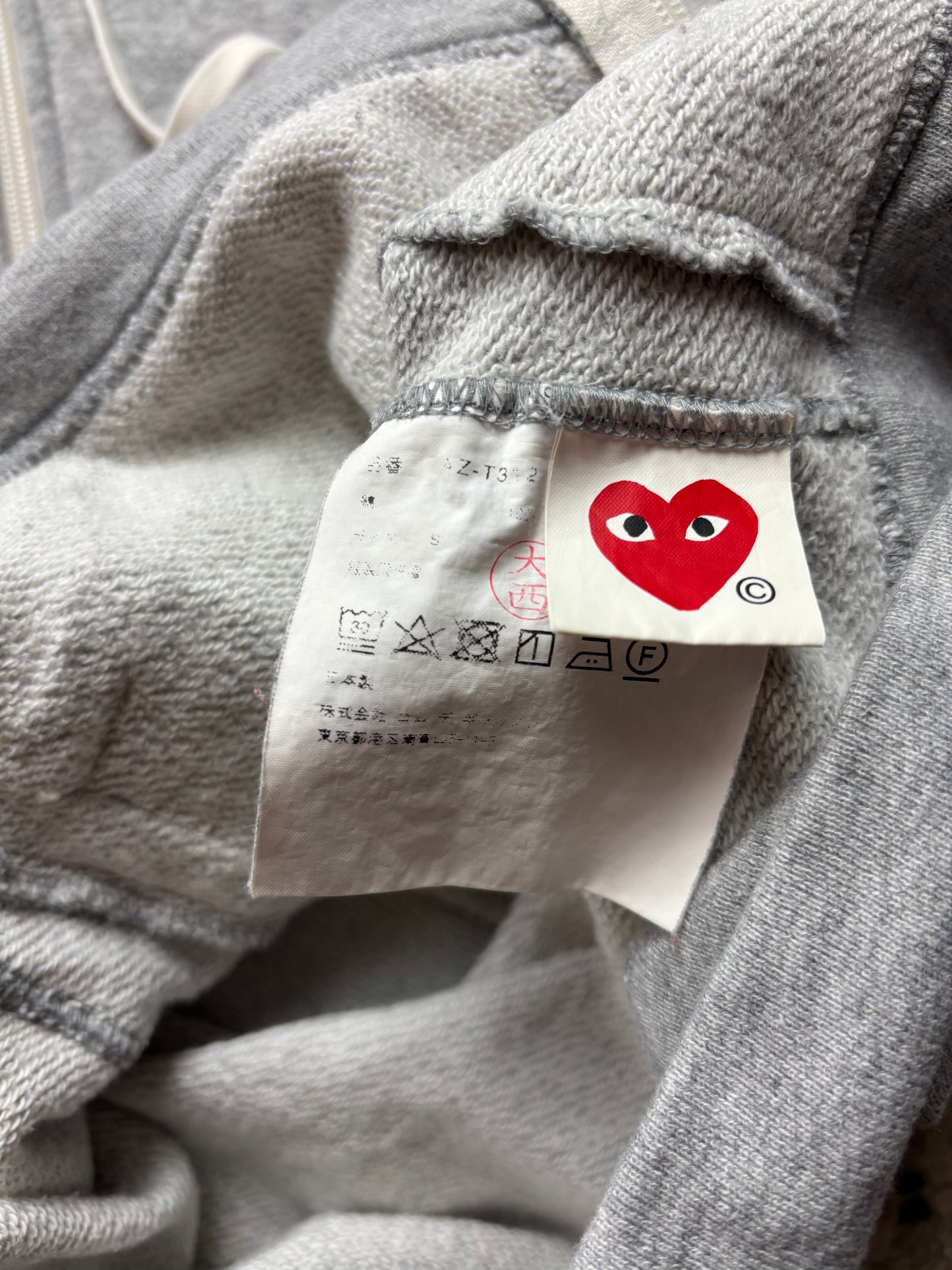 CDG PLAY GREY ZIP UP HOODIE (S)