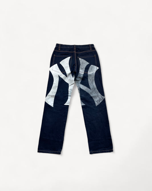 NY YANKEES LOGO JEANS W30 L32