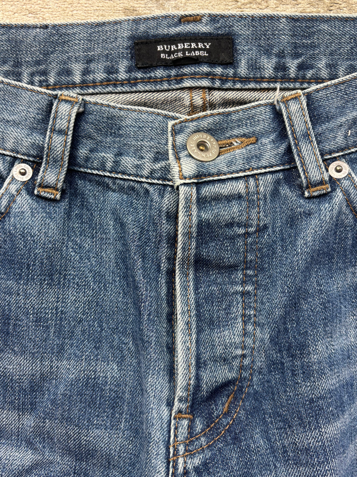 BURBERRY JEANS W30 L32