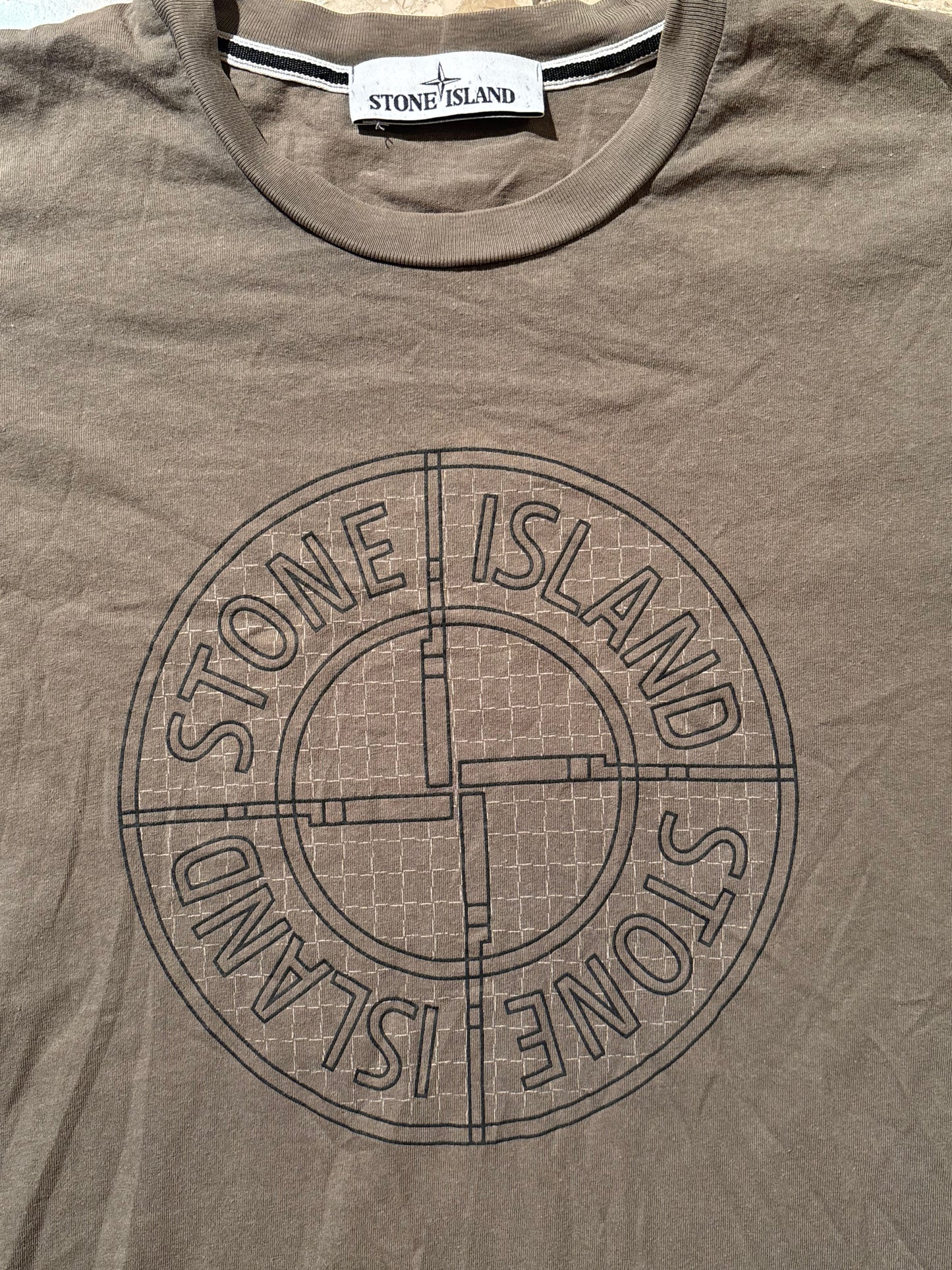 STONE ISLAND T-SHIRT (L)